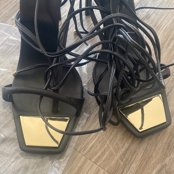 Schutz 3.9” Vikki Black Leather Strappy Lace Up Square Toe Stiletto Heel Sandals - Picture 5 of 7